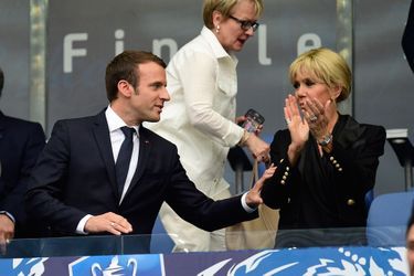 Emmanuel Macron et son épouse Brigitte samedi soir au stade de France pour la rencontre PSG- Angers. 