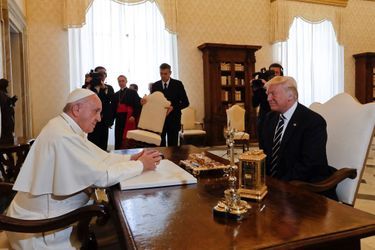 Donald Trump et le pape s&#039;apprêtent à entamer à huis clos un tête-à-tête.