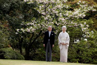 L'empereur Akihito et l'impératrice Michiko du Japon lors de la cérémonie du printemps à Tokyo, le 20 avril 2017