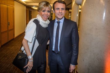 Emmanuel Macron et son épouse Brigitte au dîner du CRIF, à Paris en février 2017. 