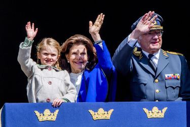 Le roi Carl XVI Gustaf de Suède, la reine Silvia et la princesse Estelle à Stockholm, le 30 avril 2017