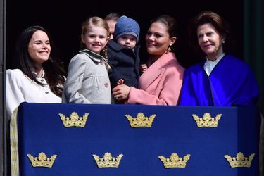 La reine Silvia de Suède, les princesses Victoria, Sofia et Estelle et le princes Oscar à Stockholm, le 30 avril 2017