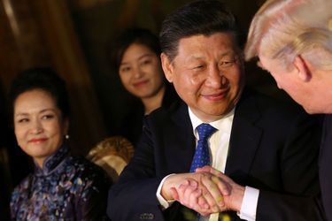 Peng Liyuan, Xi Jinping et Donald Trump à Mar-a-Lago, le 6 avril 2017.