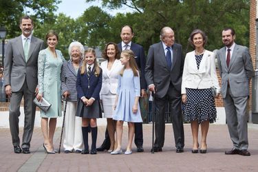 La princesse Sofia d'Espagne avec toute sa famille et son parrain à Madrid, le 17 mai 2017