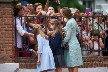 La reine Letizia et le roi Felipe VI d'Espagne avec leurs filles les princesses Leonor et Sofia à Madrid, le 17 mai 2017