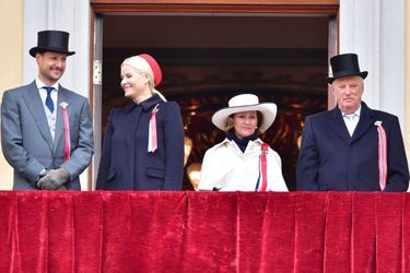 La princesse Mette-Marit, le prince Haakon, la reine Sonja et le roi Harald V de Norvège à Oslo, le 17 mai 2017