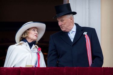 La reine Sonja et le roi Harald V de Norvège à Oslo, le 17 mai 2017