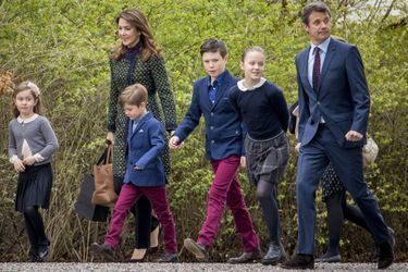 La princesse Mary et le prince Frederik de Danemark avec leurs enfants à Marselisborg, le 15 avril 2017
