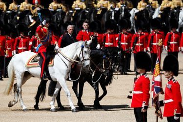 Le prince William en uniforme à une répétition de Trooping the Color  à Londres, le 10 juin 2017