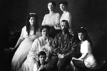 Le tsar de Russie Nicolas II avec sa femme et leurs enfants en 1913