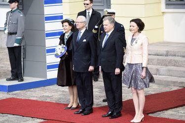La reine Silvia et le roi Carl XVI Gustaf de Suède avec le couple présidentiel finlandais à Helsinki, le 1er juin 2017