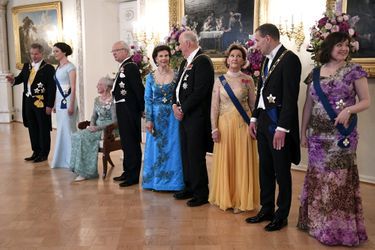 La reine Margrethe II de Danemark, le roi Harald V et la reine Sonja de Norvège, le roi Carl XVI Gustaf et la reine Silvia de Suède avec les couples présidentiels finlandais et islandais à Helsinki, le 1er juin 2017