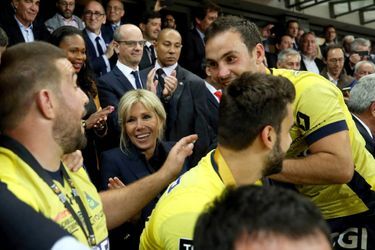 Brigitte Macron et les Clermontois, qui viennent de décrocher un nouveau titre de champion de France.