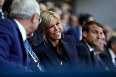 Claude Bartolone et Brigitte Macron dimanche au Stade de France pour la finale du Top 14 entre Clermont et Toulon.