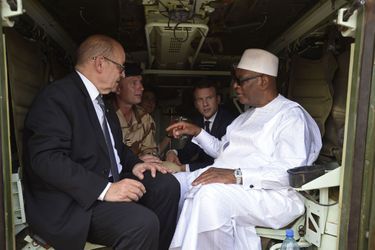 Emmanuel Macron, Jean-Yves Le Drian et Ibrahim Boubacar Keita.