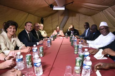 Rencontre entre Ibrahim Boubacar Keita et Emmanuel Macron, Sylvie Goulard (Défense) et Jean-Yves Le Drian (Affaires étrangères).