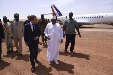 Le président malien Ibrahim Boubacar Keita et Emmanuel Macron à Gao. 
