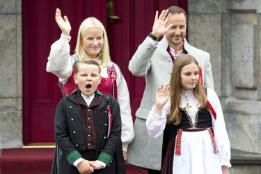Les princesses Mette-Marit et Ingrid Alexandra et les princes Haakon et Sverre Magnus de Norvège à Oslo, le 17 mai 2017