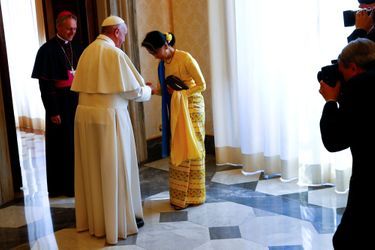 Aung San Suu Kyi et le pape François au Vatican, le 4 mai 2017.