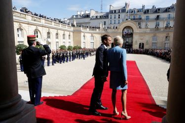Emmanuel et Brigitte Macron dimanche à l'Elysée.