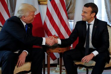 Donald Trump a accueilli jeudi Emmanuel Macron à l&#039;ambassade des Etats-Unis à Bruxelles 