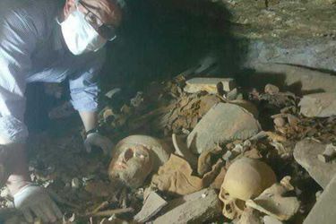 Six momies, des sarcophages en bois aux couleurs vives et un millier de figurines funéraires ont été découverts près de Louxor.