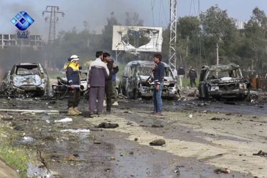 Au moins 110 personnes ont été tuées dans une attaque commise contre des bus transports des Syriens évacués de villes prorégime, le 15 avril 2017.