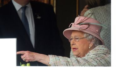 La reine Elizabeth II à l'hippodrome de Newbury, le 21 avril 2017