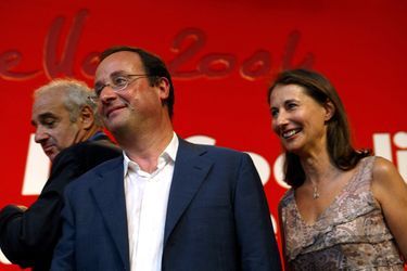 Francois Hollande, alors Premier secrétaire du PS et Ségolène Royal, Présidente de la région Poitou-Charentes, à l&#039;université d&#039;été de La Rochelle, en août 2004. 