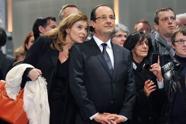 Francois Hollande et Valérie Trierweiler en janvier 2013 à l&#039;inauguration de la salle polyvalente de l&#039;Auzelou à Tulle.