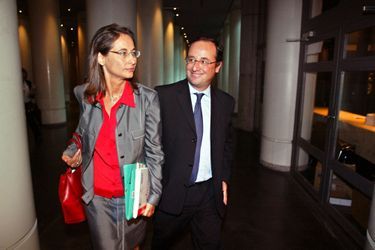 François Hollande et Ségolène Royal, députée socialiste, en septembre 2002 à Paris pour assister aux journées parlementaires du PS. 