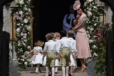 Kate Guide Les Enfants D'honneurs Du Mariage De Pippa Middleton, Dont Le Prince George Et La Princesse Charlotte 3
