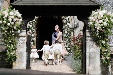 Kate Guide Les Enfants D'honneurs Du Mariage De Pippa Middleton, Dont Le Prince George Et La Princesse Charlotte 5