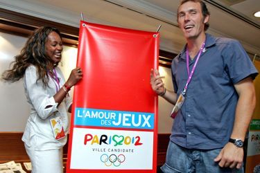 Laura Flessel et Laurent Blanc à Singapour pour supporter la candidature de Paris 2012.