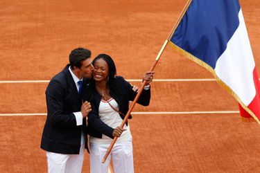 Tony Estanguet, porte drapeau 2008,et Laura Flessel , porte drapeau pour les Jeux de Londres, s&#039;invitent à Roland Garros en 2010. 