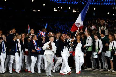 Cérémonie d&#039;ouverture des Jeux de 2012 à Londres. Laure Flessel est le porte-drapeau. 