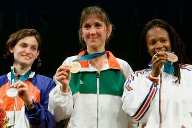 Médaille de bronze aux Jeux de Sydney pour Laura Flessel.  