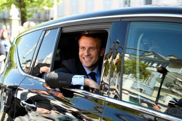 Accompagné de son épouse Brigitte Macron, Emmanuel Macron s'est rendu à Bagnères-de-Bigorre.