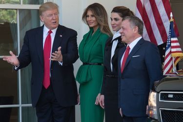 Melania Trump et la reine Rania de Jordanie et leurs époux respectifs Donald Trump et le roi Abdallah de Jordanie à la Maison Blanche, le 5 avril 2017.