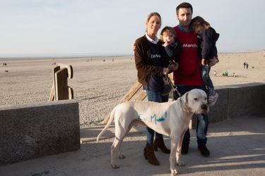 Lors d'un rassemblement à Berck-sur-mer, le 11 mars, Tiphaine Auzière a défilé avec son mari Antoine, leurs enfants Elise et Aurèle et leur chien Figaro.