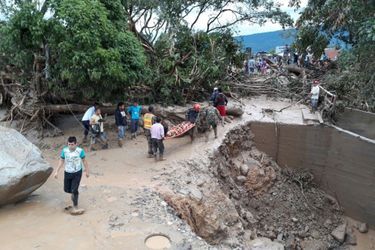 Une Coulée De Boue Dans Le Sud De La Colombie Fait Plus De 200 Morts 12
