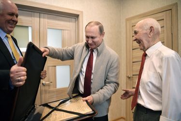 Vladimir Poutine a retrouvé son ancien supérieur au KGB, Lazar Matveev, le 8 mai 2017.
