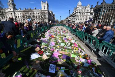 Des fleurs ont été déposées en hommage aux victimes de l&#039;attentat de Londres.