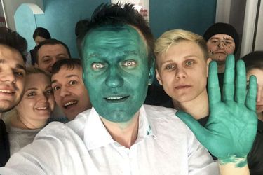 Alexeï Navalny recouvert de désinfectant indélébile, le 20 mars 2017.