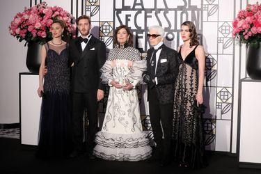 Beatrice Borromeo, Pierre Casiraghi, Caroline de Monaco, Karl Lagerfeld et Charlotte Casiraghi au Bal de la Rose, le 18 mars 2017.