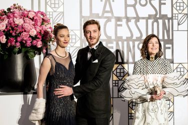 Beatrice Borromeo, Pierre Casiraghi et Caroline de Monaco au Bal de la Rose, le 18 mars 2017.