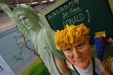 Une caricature de Donald Trump au carnaval de Cologne, en Allemagne.