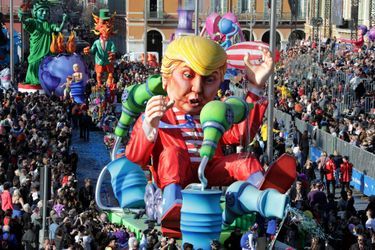 Une caricature de Donald Trump au carnaval de Nice, en France.