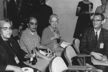 Dorothy Vaughan, à gauche, avec Lessie Hunter et Vivian Adair.