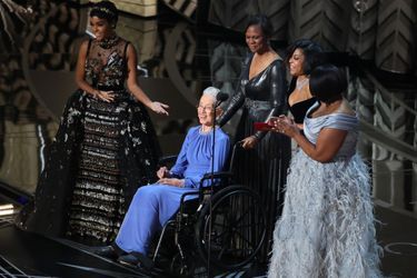 Katherine Johnson sur la scène des Oscars avec Janelle Monae, Octavia Spencer et Taraji P. Henson, en février 2017.